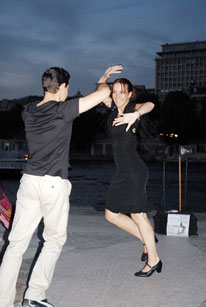 Sevillanas sur les quais de Seine